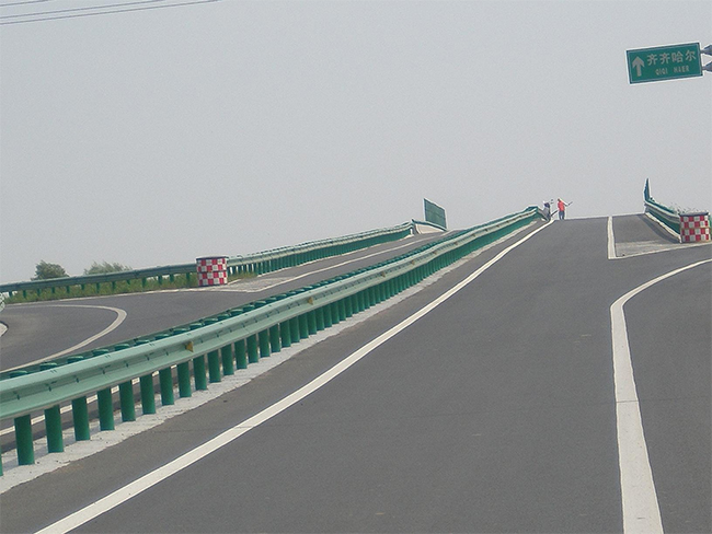 江门高速公路护栏的材质与规格