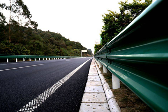 江门高速公路护栏的常用类型